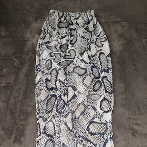 Fashion Nova Black and White Snake-Print Pencil Skirt